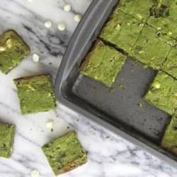 Kue Brownies Greentea Almond
