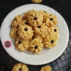 Kue Semprit ( Eggles )