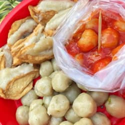 Bakso Kojek ( Cilok dan Tahu Aci Plus Saos Pedas )