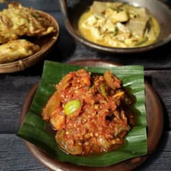Oseng-Oseng Mercon Daging dan Kikil Sapi