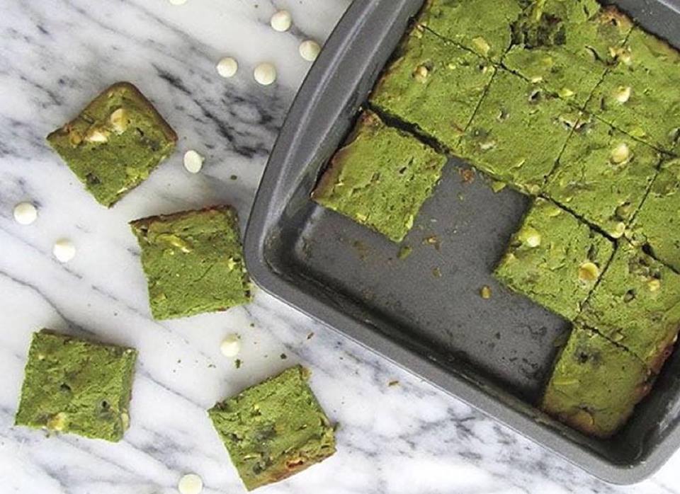 Kue Brownies Greentea Almond