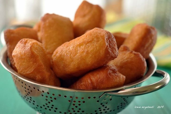 Kue Goreng Bantal Empuk