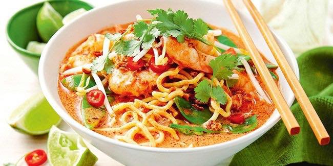 Mie Kuning Kuah Santan Pedas