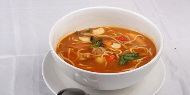 Tom Yum Mie Instan Sederhana