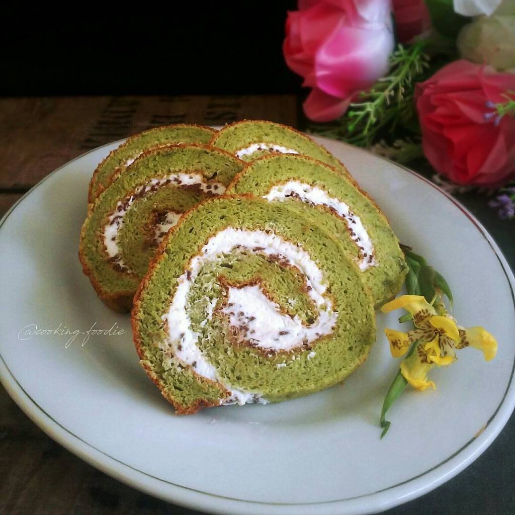 Green Tea Roll Cake