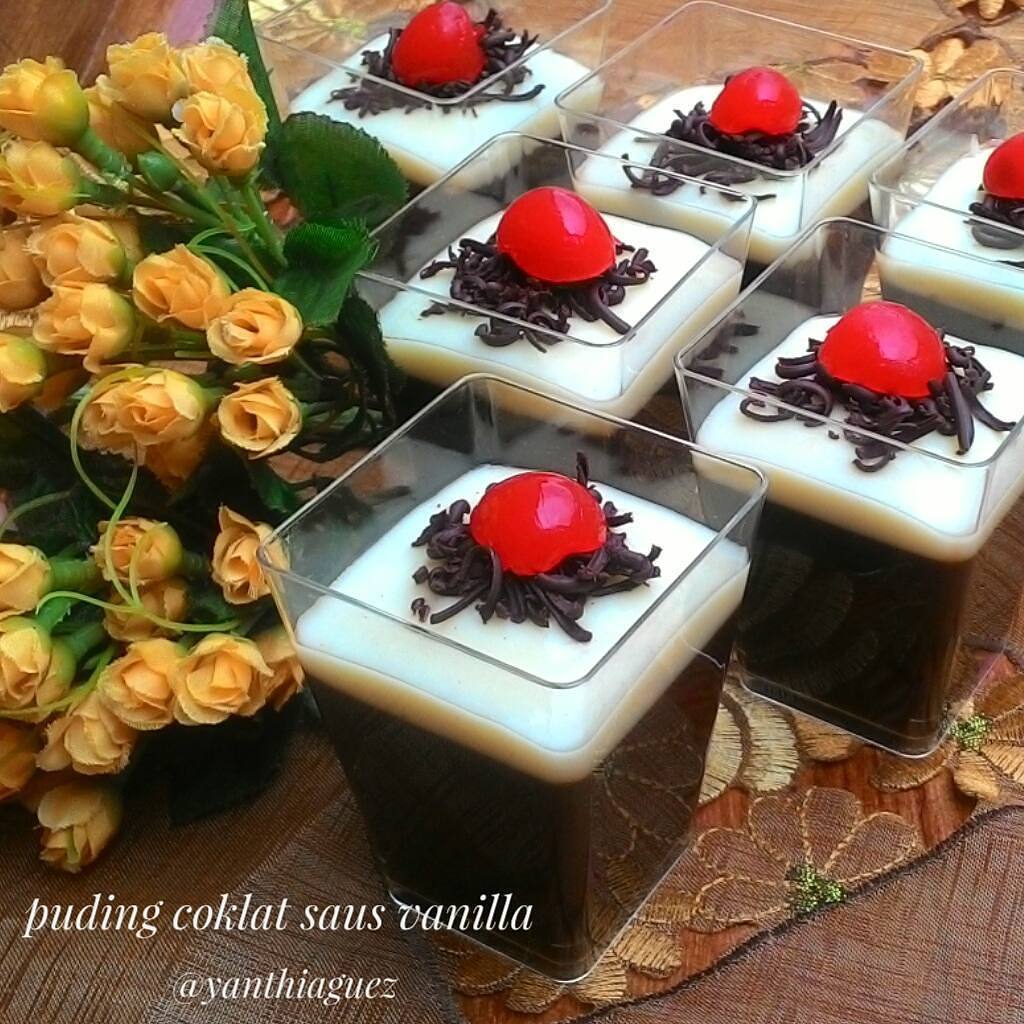 Pudding Coklat Saus Vanila