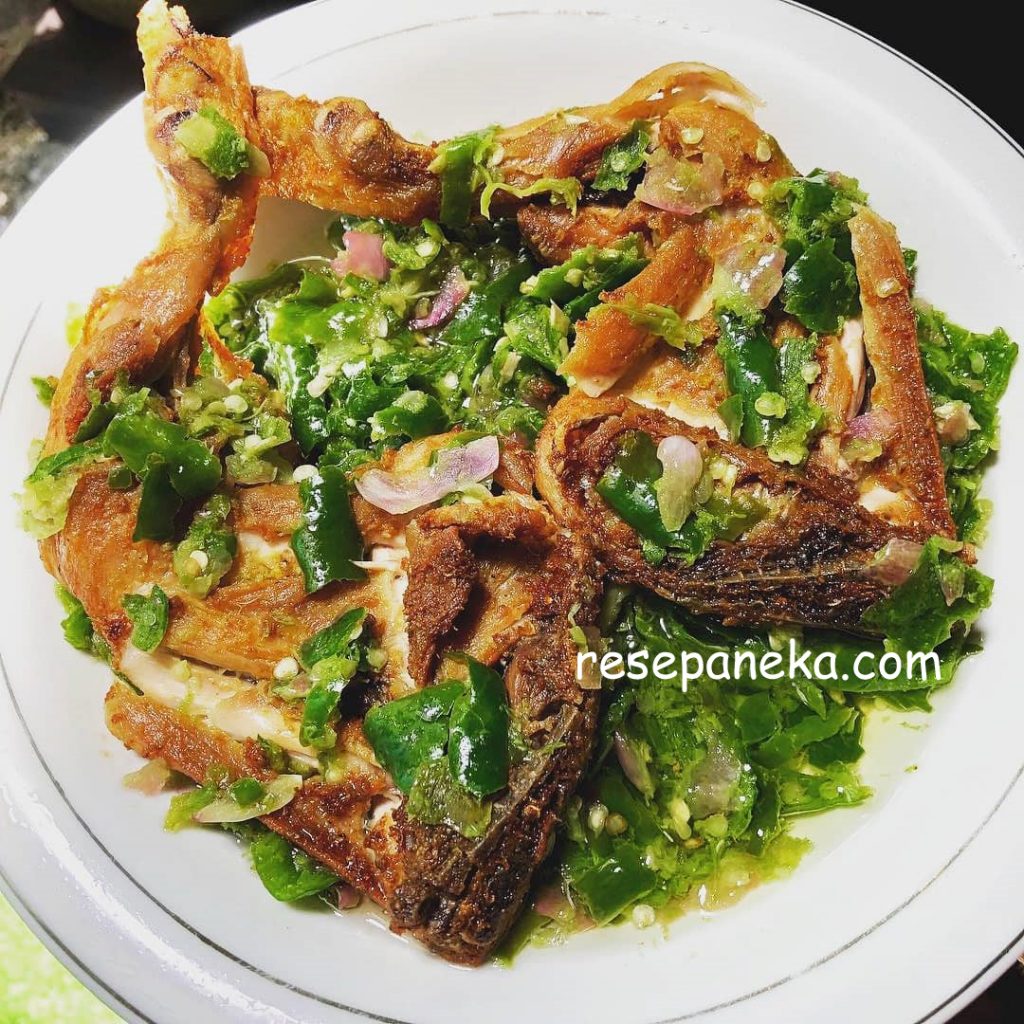 Ayam Batakok Lado Mudo (Ayam Geprek Cabe Ijo)