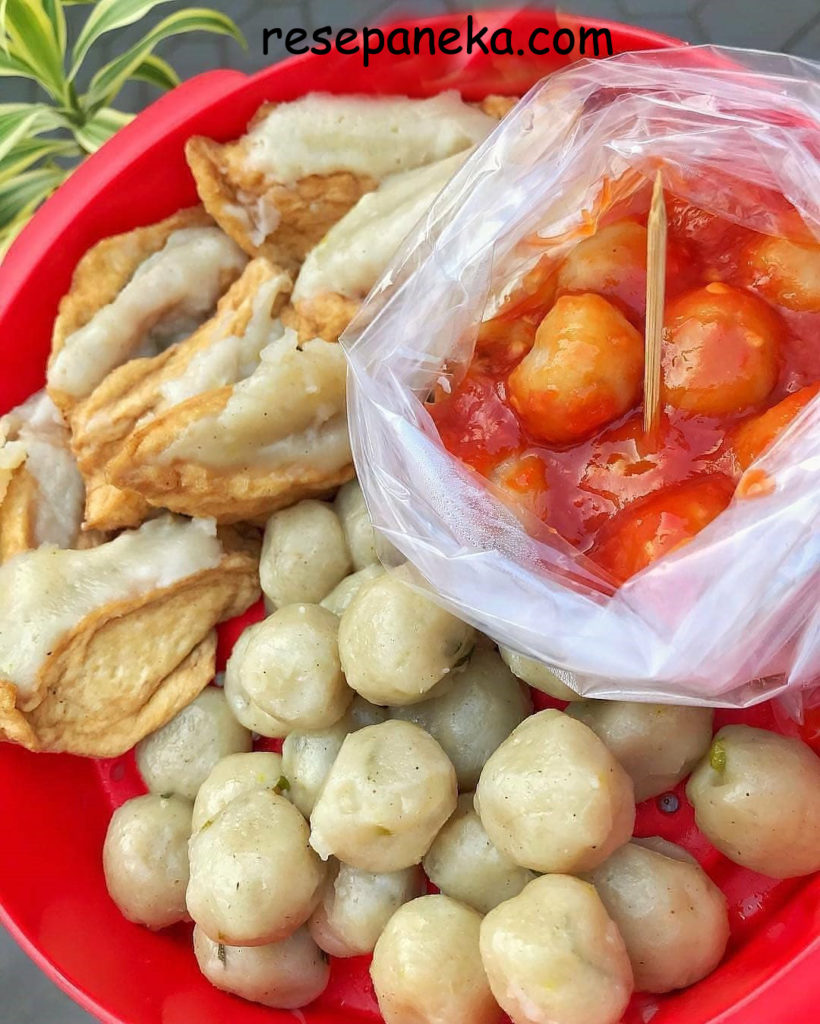 Bakso Kojek ( Cilok dan Tahu Aci Plus Saos Pedas )