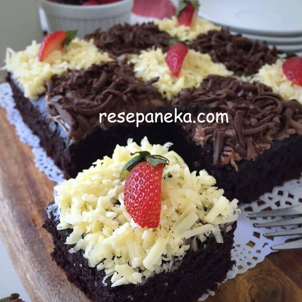 Eggless Chocolate Cake (No Mixer)⁣