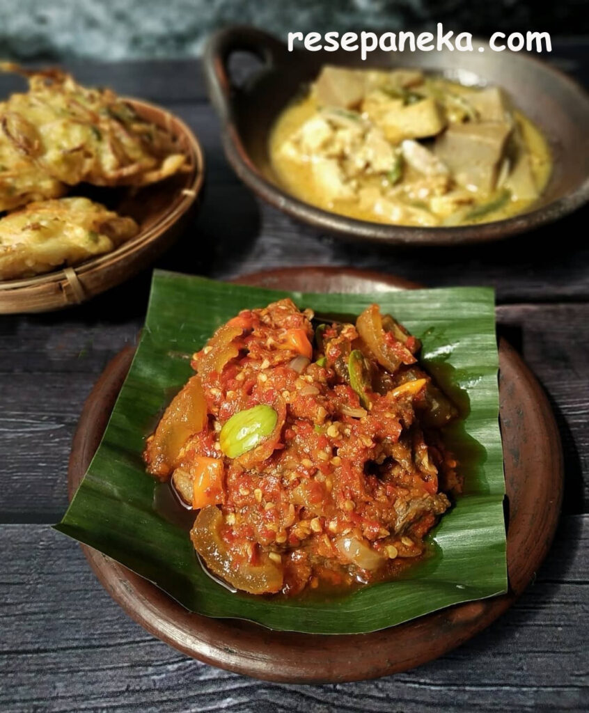 Oseng-Oseng Mercon Daging dan Kikil Sapi