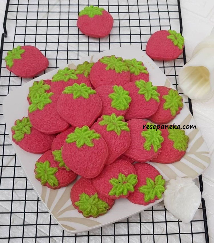 Strawberry Butter Cookies